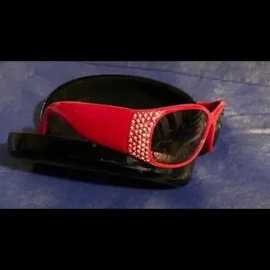 Joan Rivers | Accessories | Joan Rivers Red Crystal  display picture 1